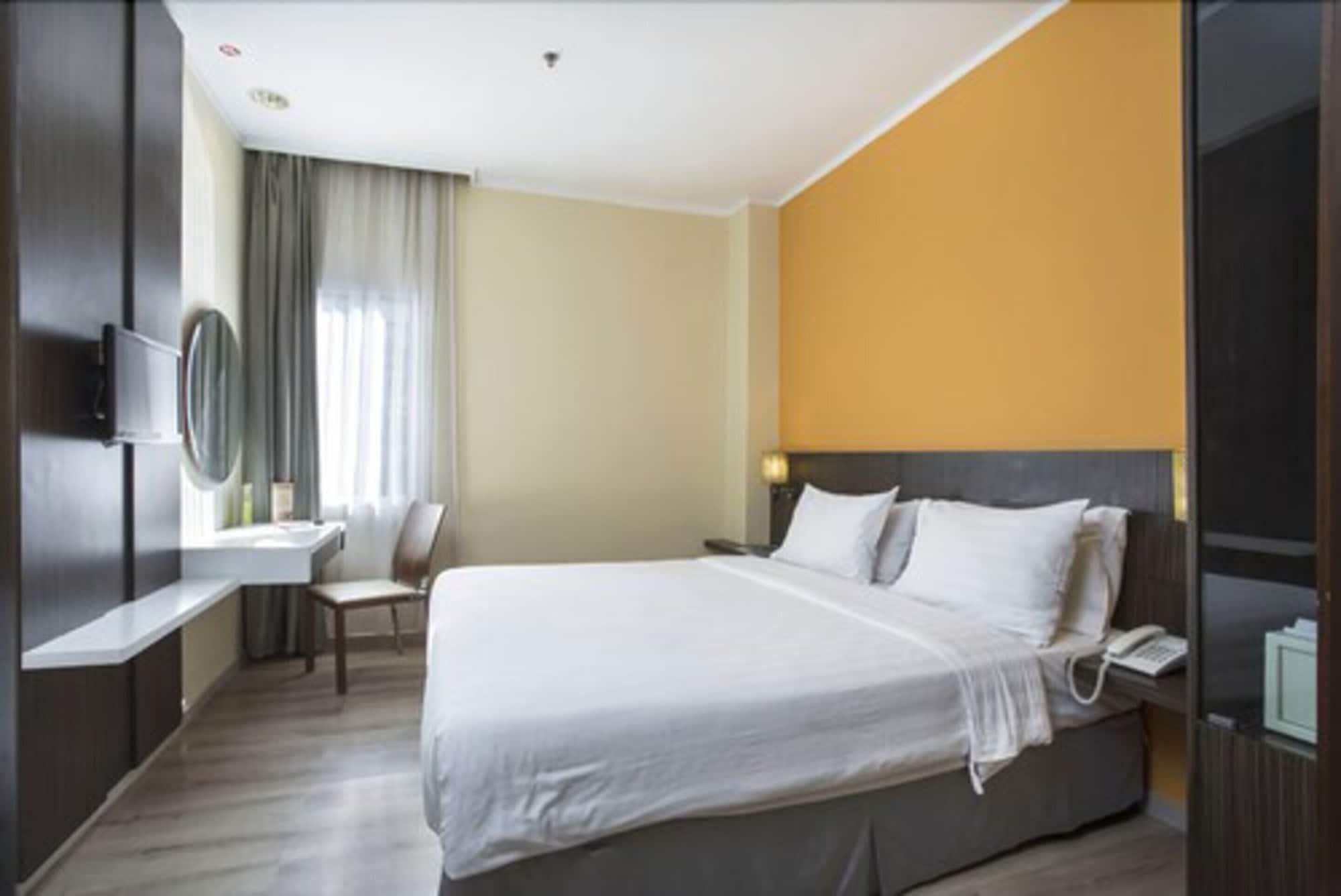 Lorin Sentul Hotel Bogor Exterior photo