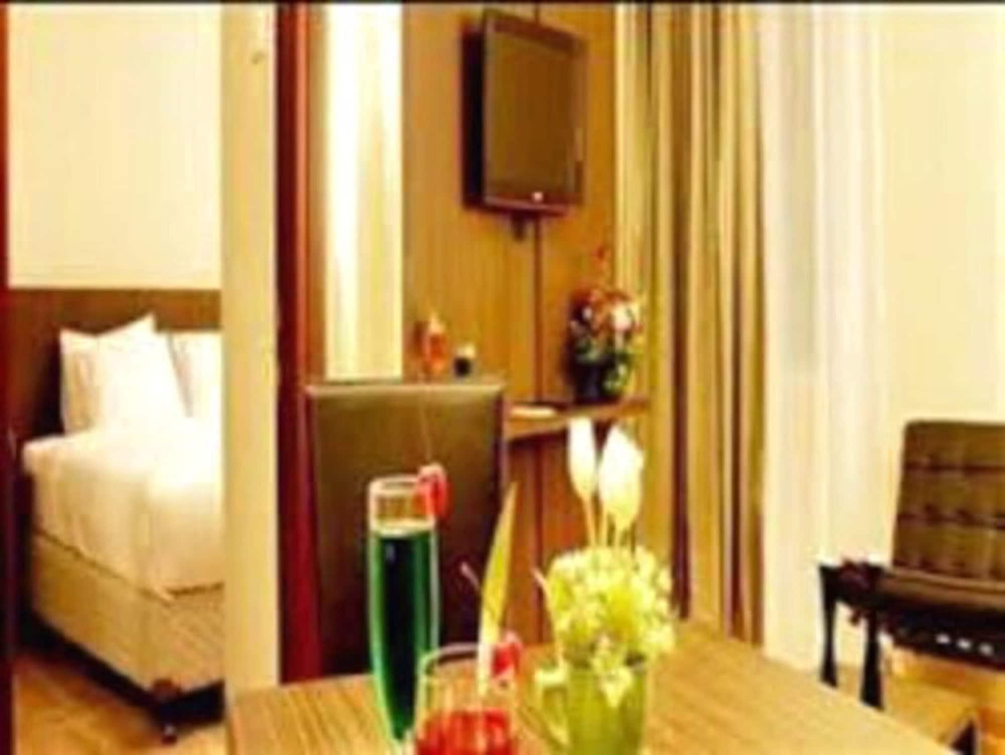 Lorin Sentul Hotel Bogor Exterior photo