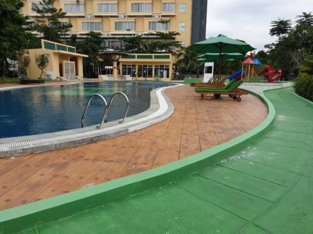 Lorin Sentul Hotel Bogor Exterior photo