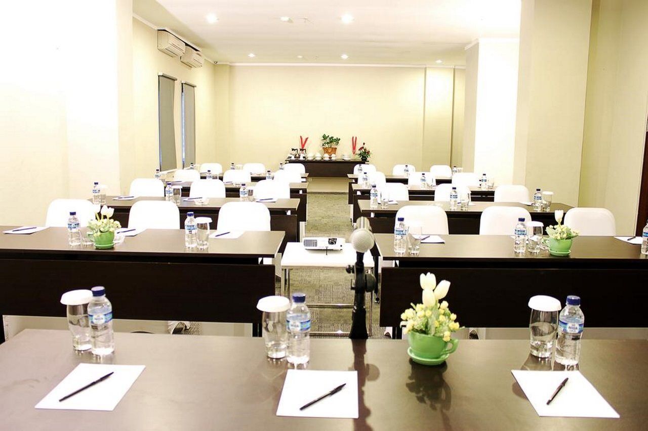 Lorin Sentul Hotel Bogor Exterior photo