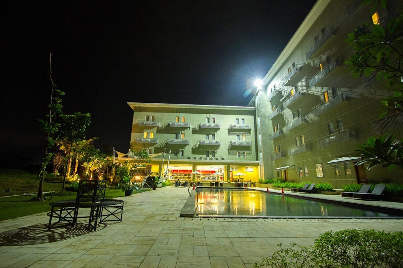 Lorin Sentul Hotel Bogor Exterior photo