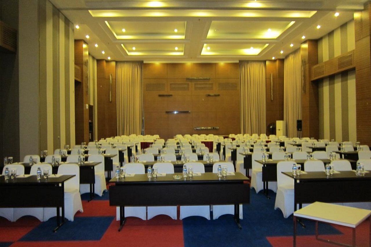 Lorin Sentul Hotel Bogor Exterior photo