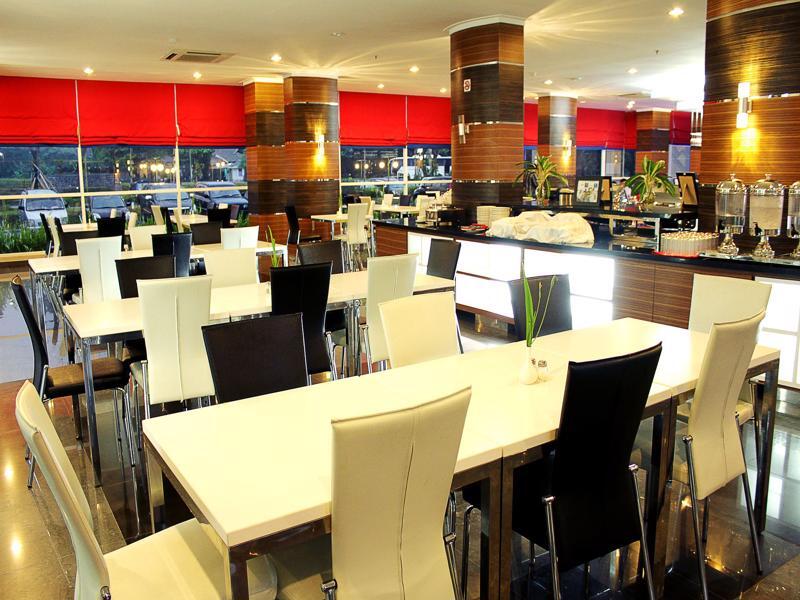 Lorin Sentul Hotel Bogor Exterior photo